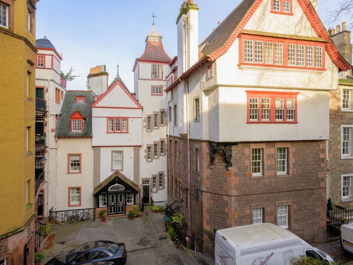Pass The Keys Historic Ramsay Garden Apt With Balcony Views EDI Exteriér fotografie