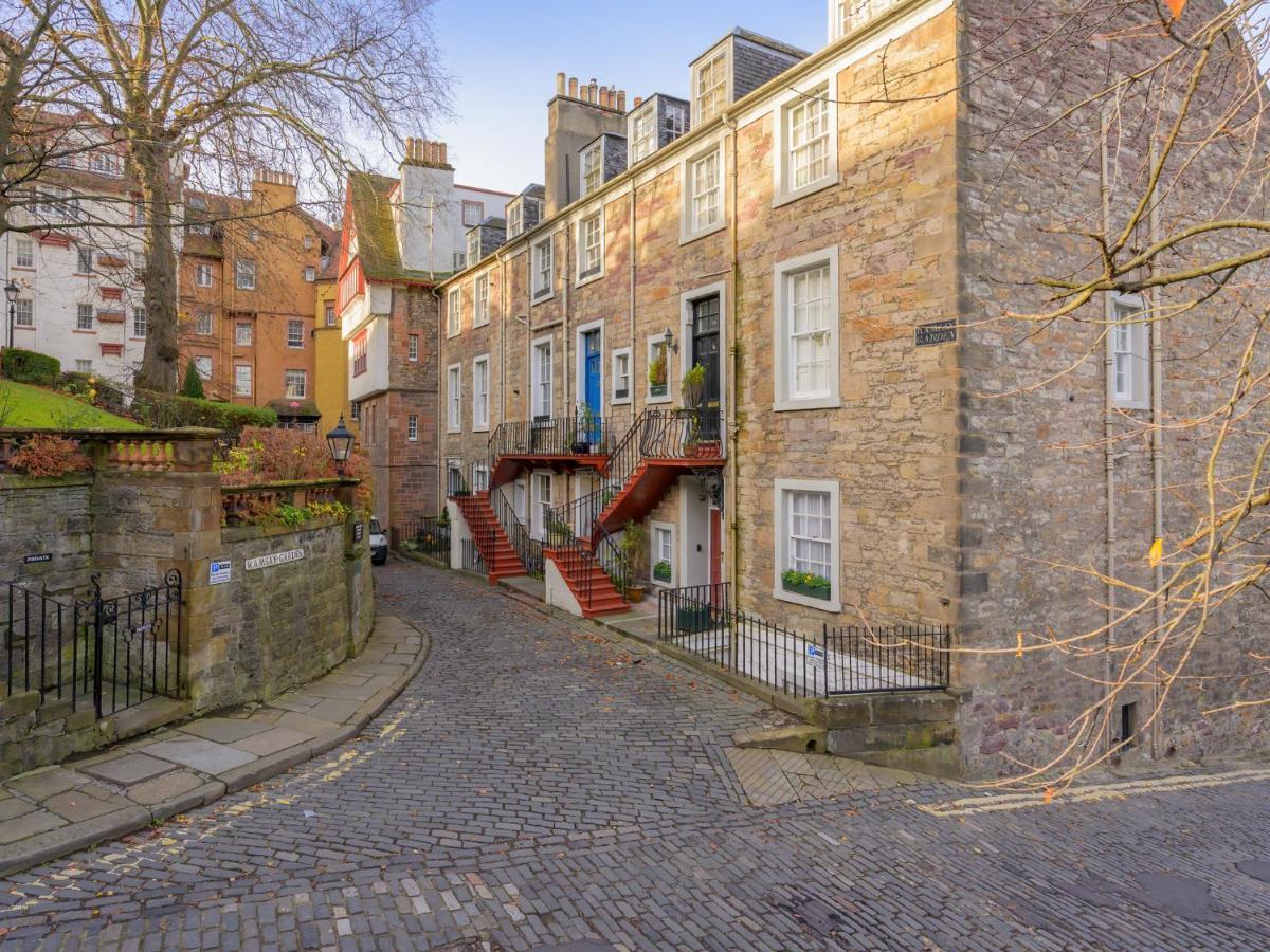 Pass The Keys Historic Ramsay Garden Apt With Balcony Views EDI Exteriér fotografie