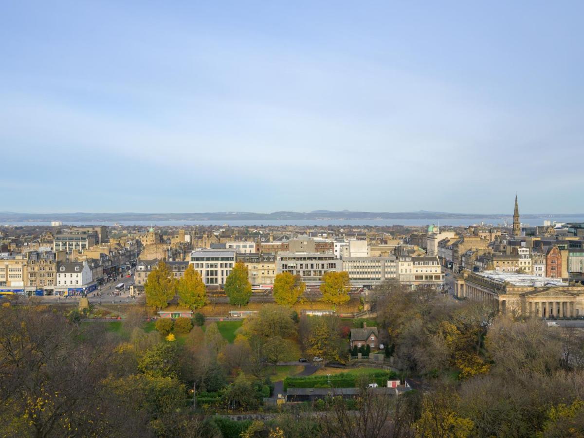 Pass The Keys Historic Ramsay Garden Apt With Balcony Views EDI Exteriér fotografie