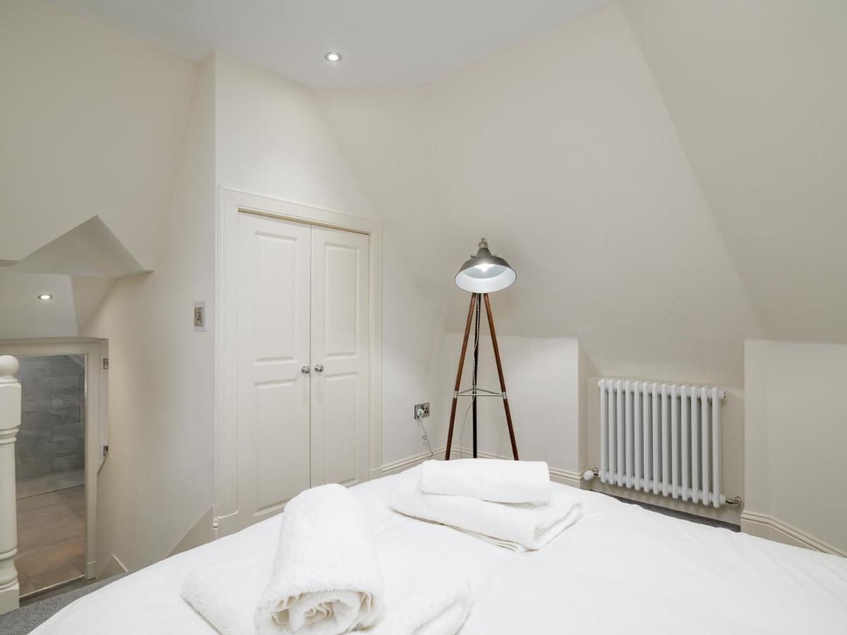 Pass The Keys Historic Ramsay Garden Apt With Balcony Views EDI Exteriér fotografie