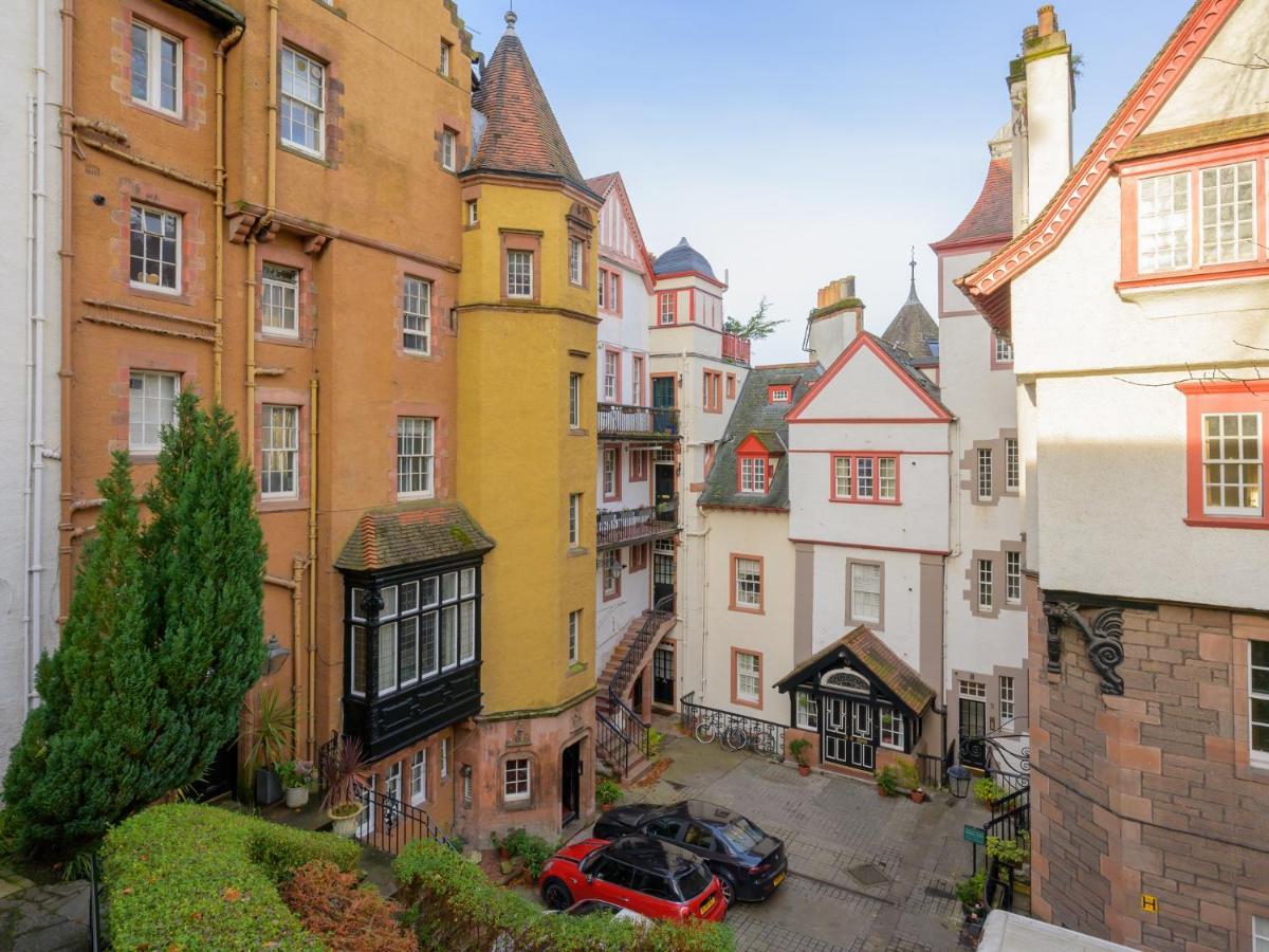 Pass The Keys Historic Ramsay Garden Apt With Balcony Views EDI Exteriér fotografie