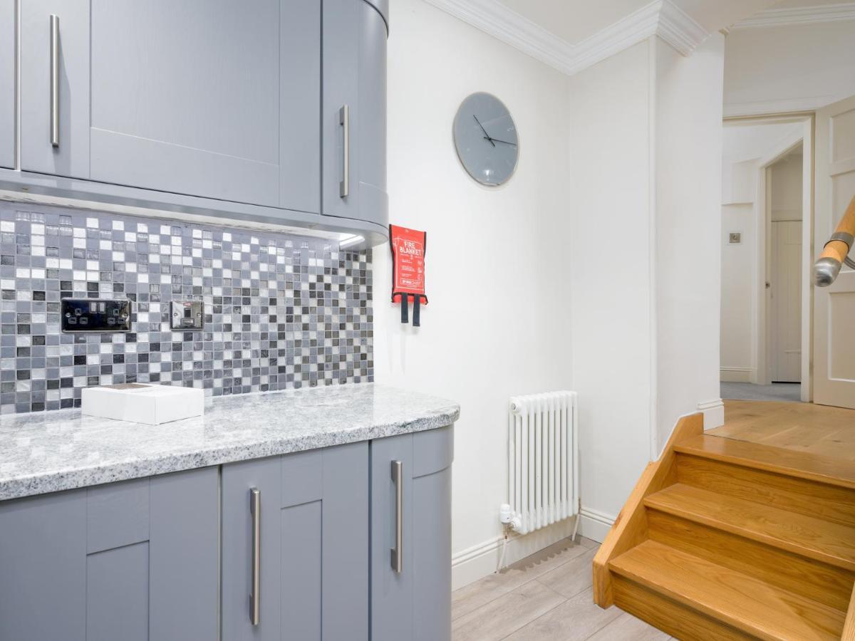 Pass The Keys Historic Ramsay Garden Apt With Balcony Views EDI Exteriér fotografie