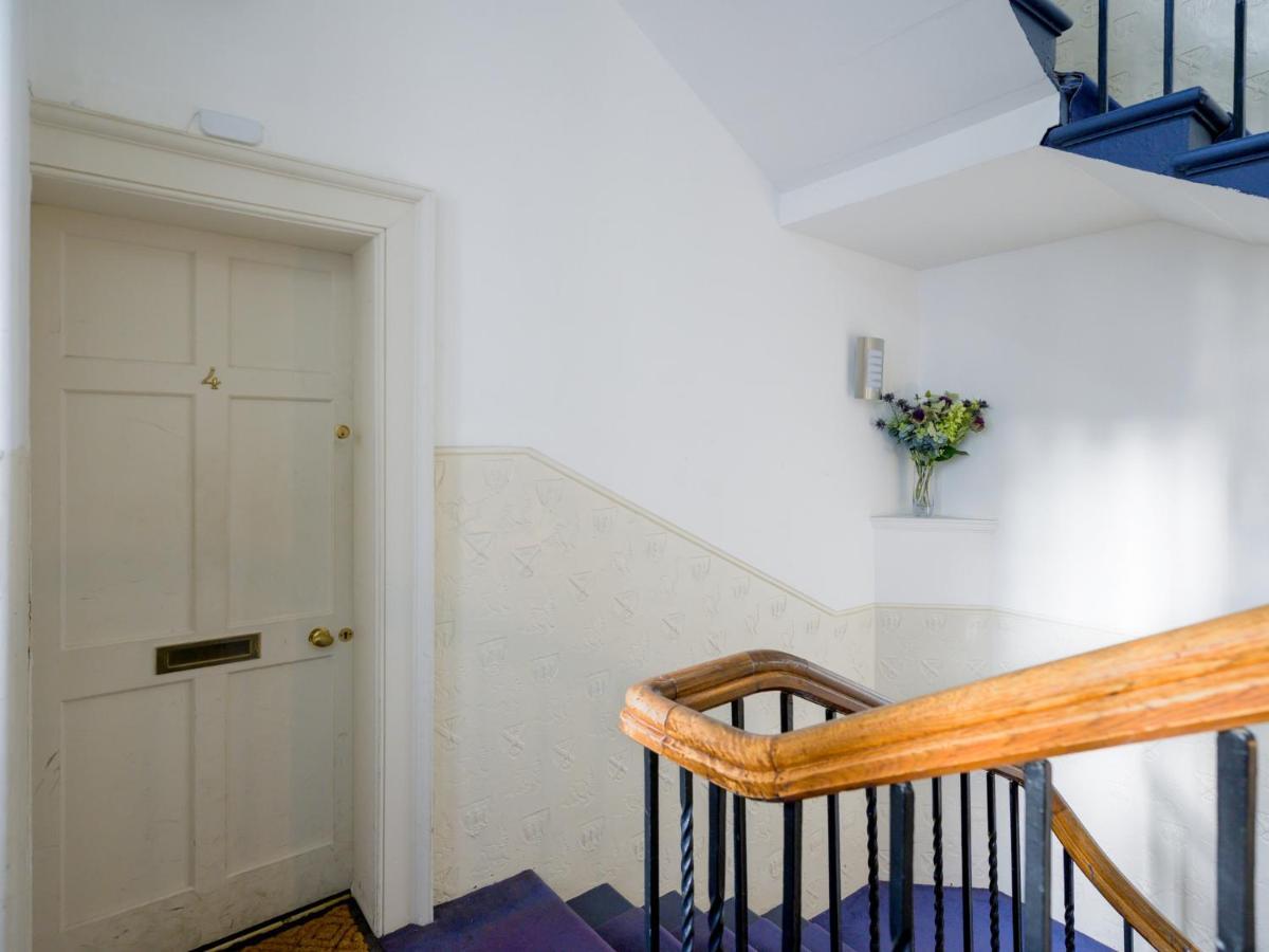Pass The Keys Historic Ramsay Garden Apt With Balcony Views EDI Exteriér fotografie